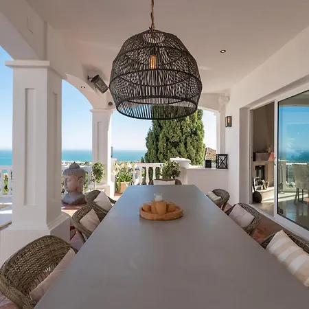 Holiday home With Sea Views & Heated Pool *