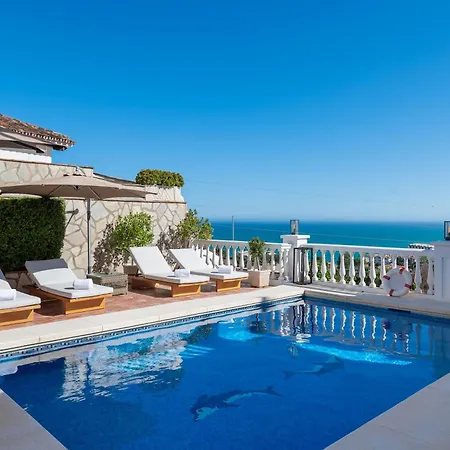 With Sea Views & Heated Pool Holiday home *