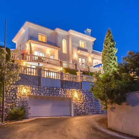 Holiday home With Sea Views & Heated Pool