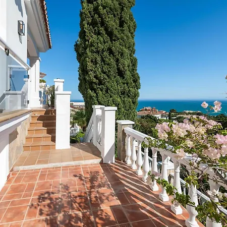 With Sea Views & Heated Pool Holiday home *