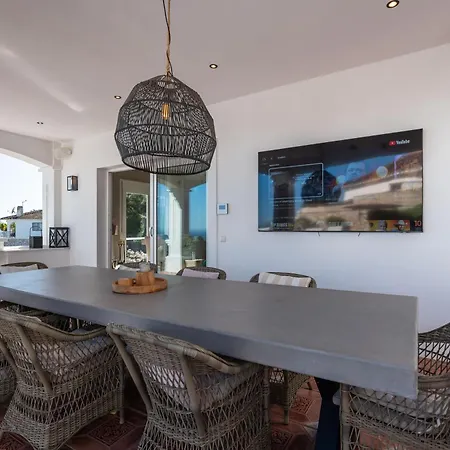 Holiday home With Sea Views & Heated Pool *